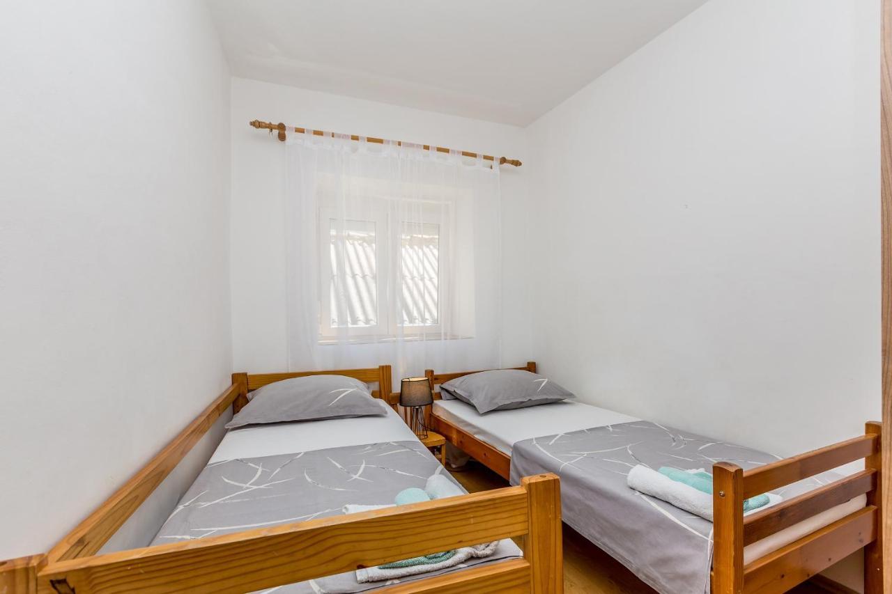 Private Accommodation Stara Baška Eksteriør billede